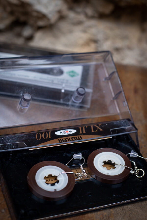 Boucles d'oreilles K7 vintage – Image 4