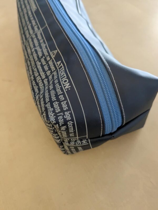 Trousse upcyclée en matelas gonflable -  édition limitée – Image 9