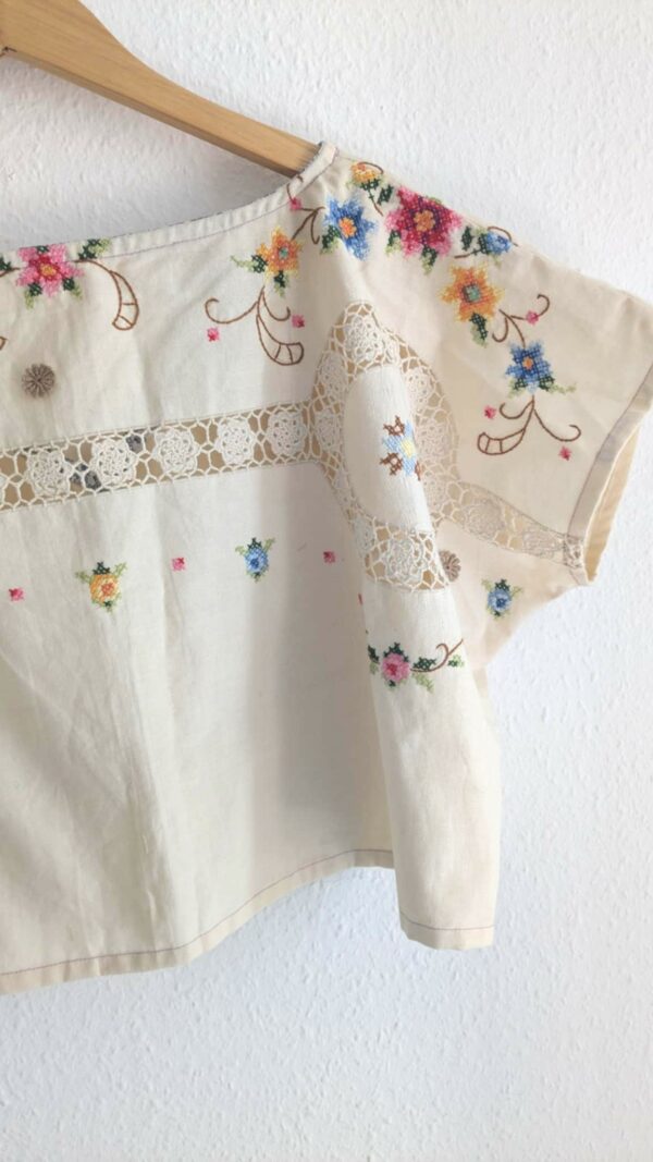 Top en nappe brodée vintage – Image 3