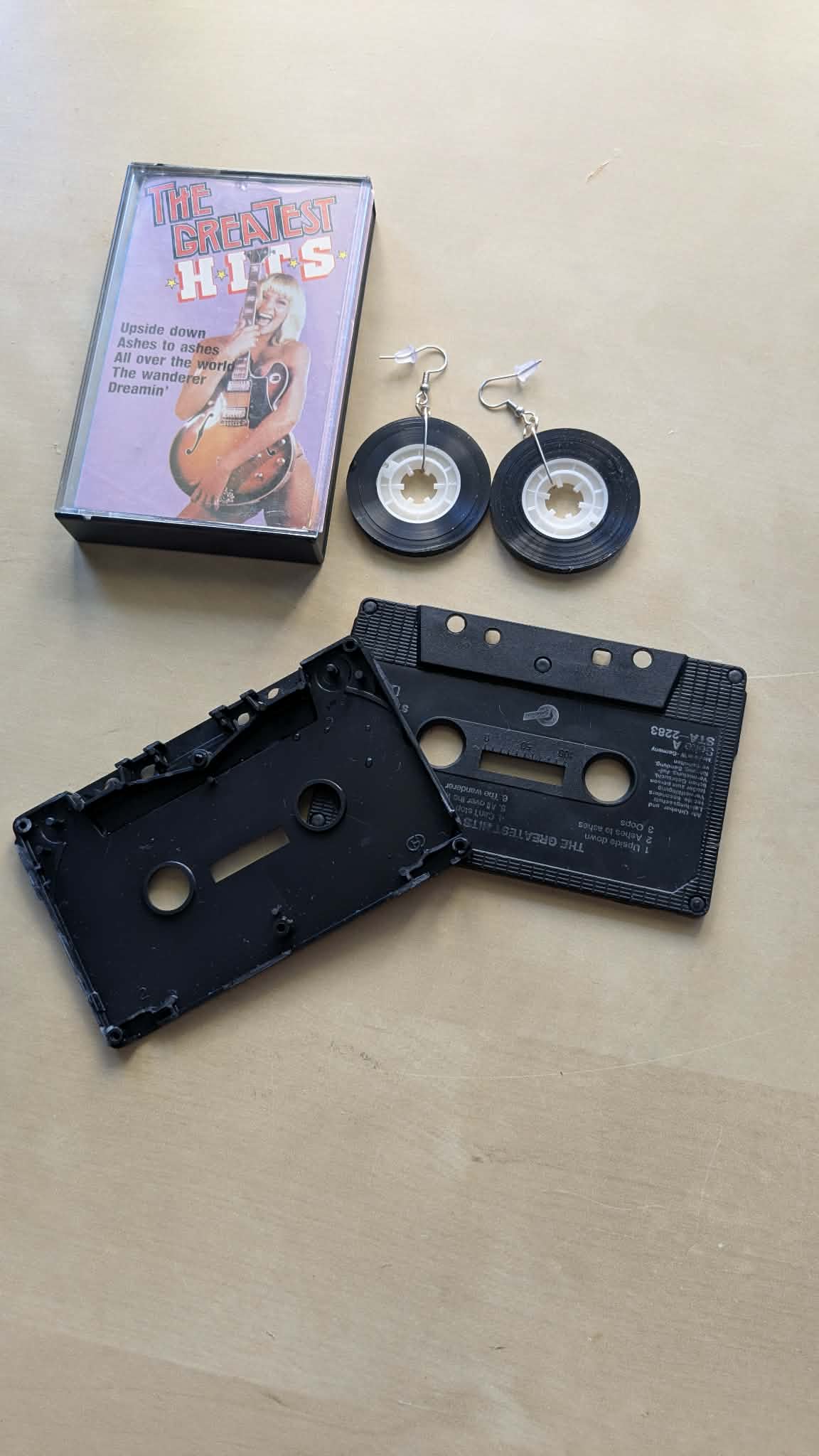Boucles d'oreilles cassettes upcyclées – Image 3